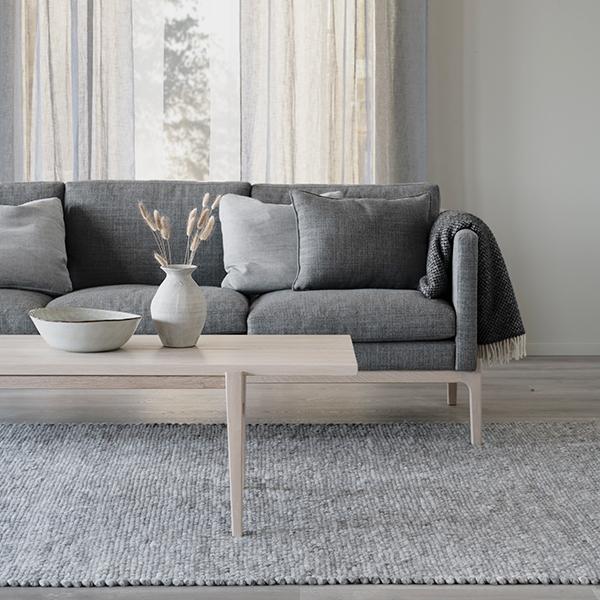 Rowico Ness-sohva harmaa / Ness-sohvapöytä valkopesty tammi